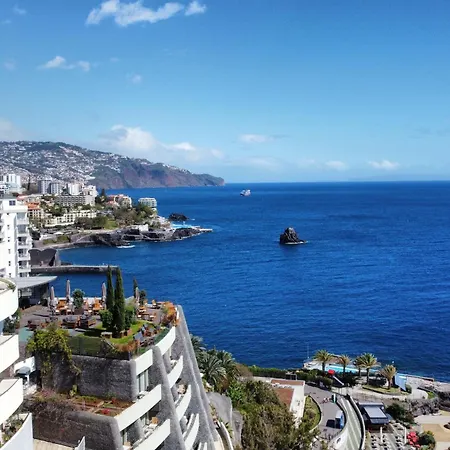 Falesia Apartment - Pool & Sea View By Lovelystay