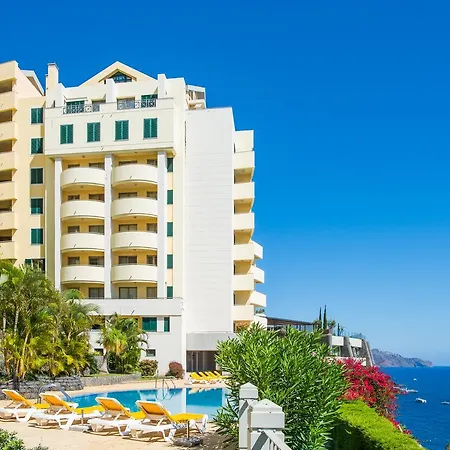 Apartment Falesia Apartment - Pool & Sea View By Lovelystay *