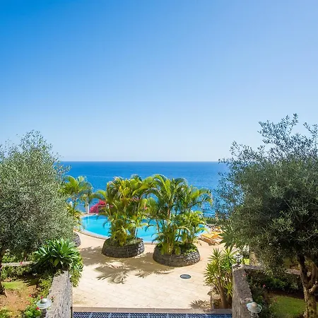 Falesia Apartment - Pool & Sea View By Lovelystay *